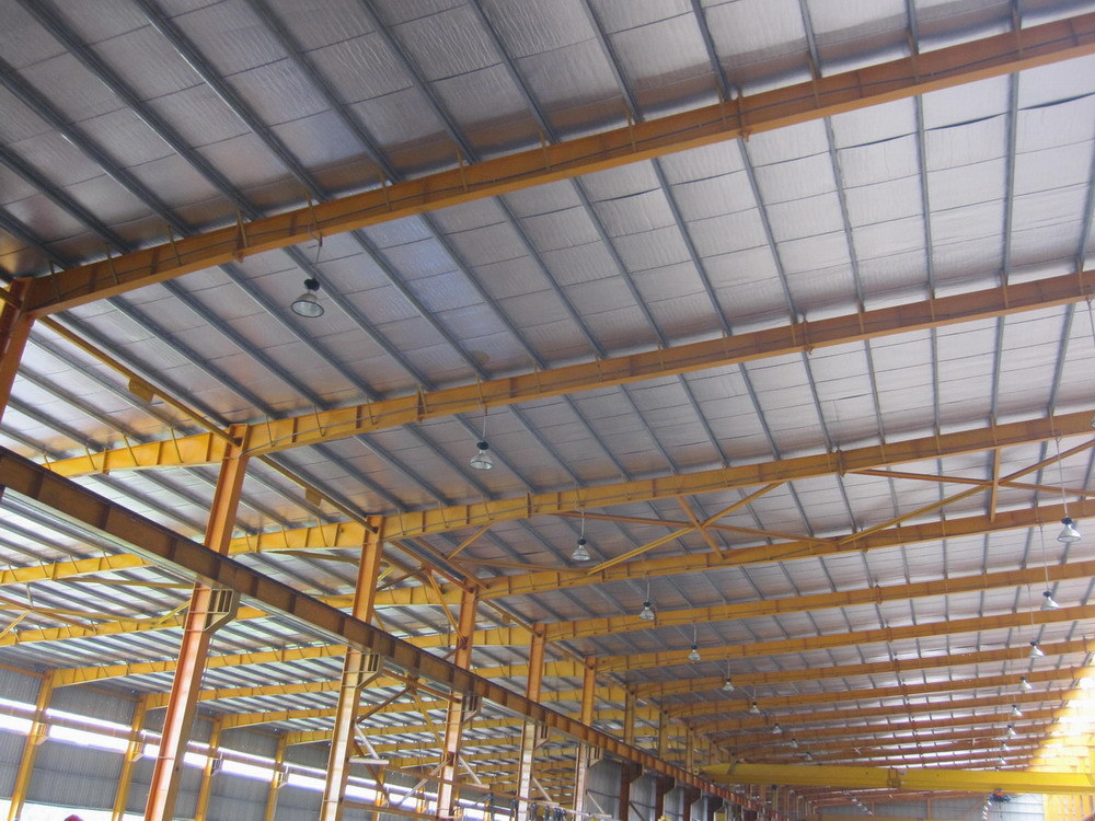 Aluminum-Foil-Insulation-install-on-roofing-.jpg
